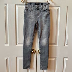 Lucky Brand Light Gray Denim Brooke Legging 2/26